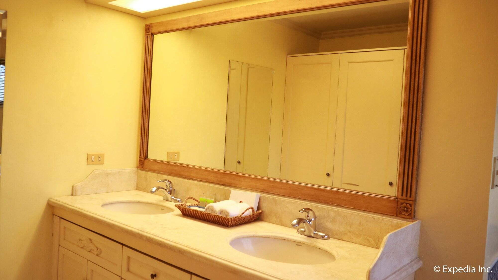 Sophia Suites Residence Hotel Cebu Bagian luar foto