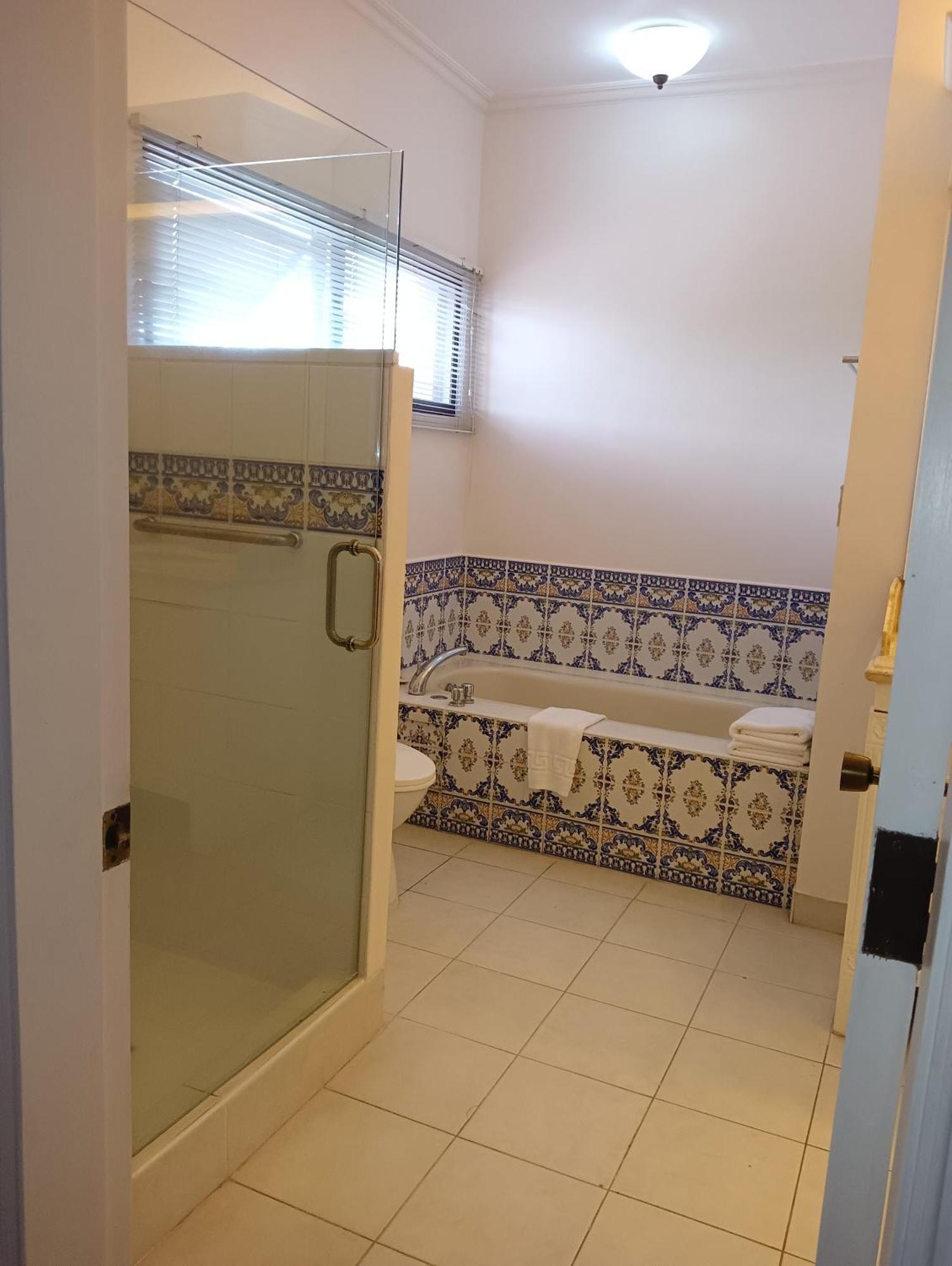 Sophia Suites Residence Hotel Cebu Bagian luar foto