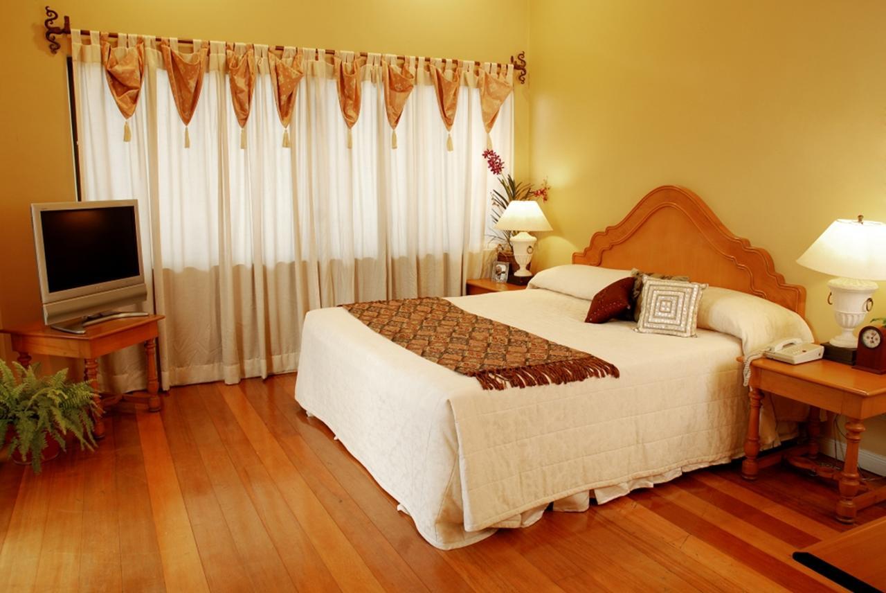 Sophia Suites Residence Hotel Cebu Bagian luar foto