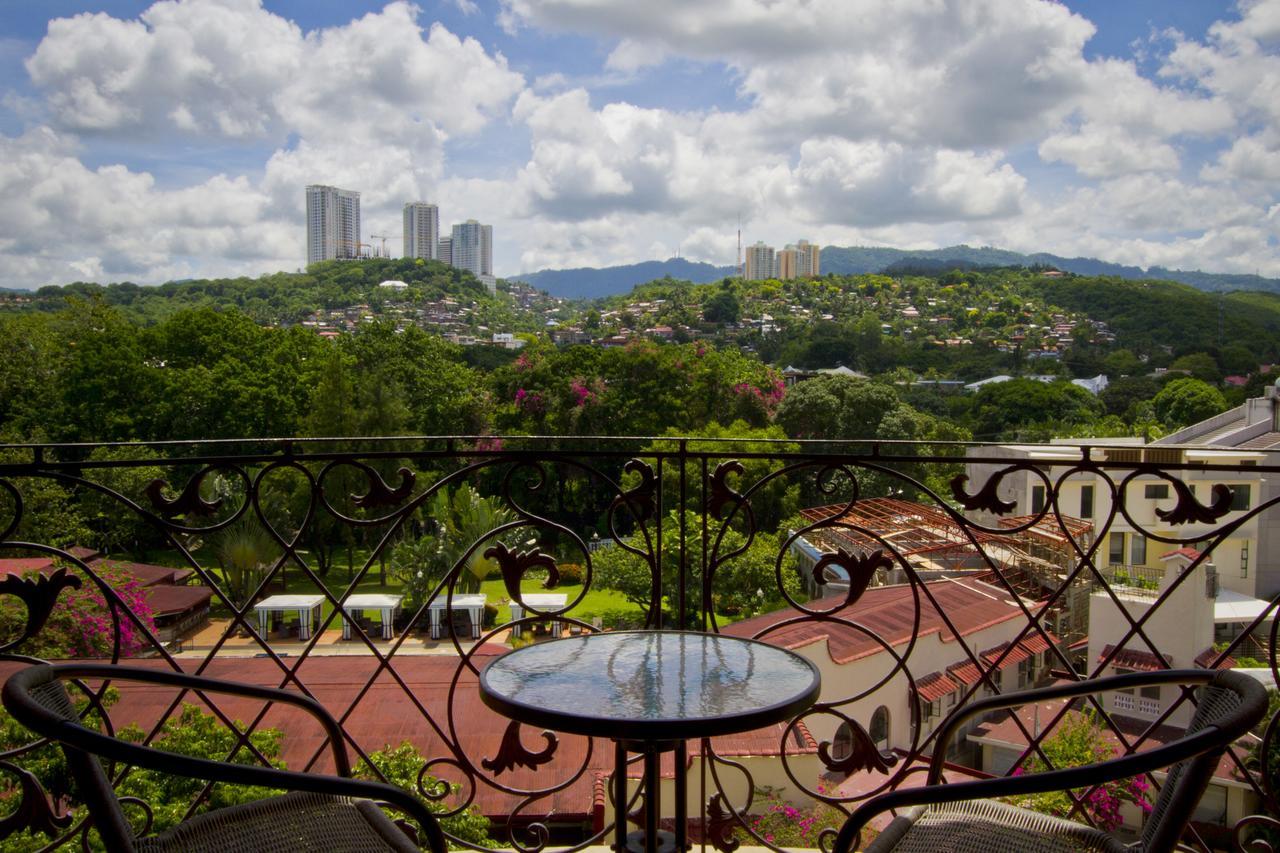 Sophia Suites Residence Hotel Cebu Bagian luar foto