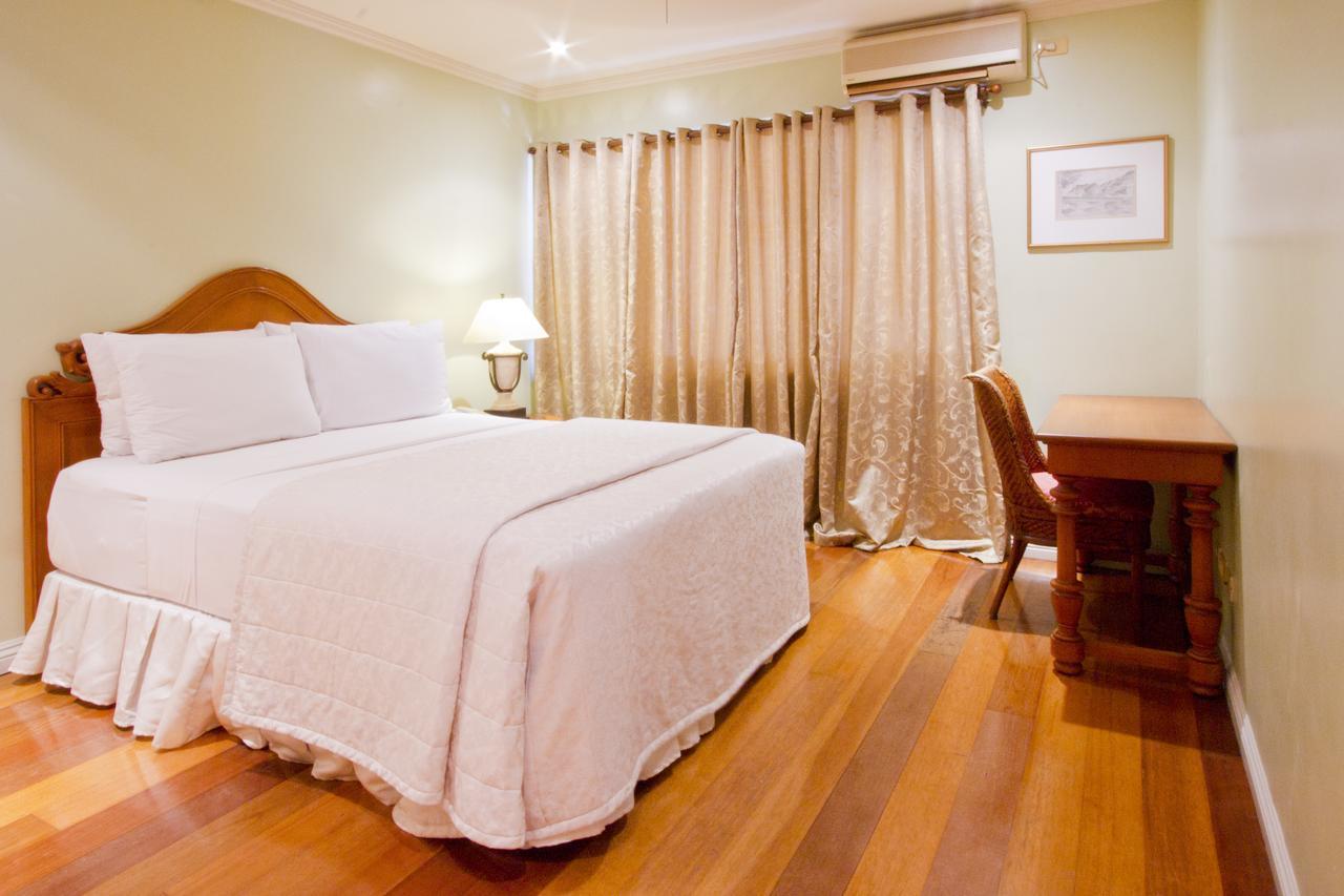 Sophia Suites Residence Hotel Cebu Bagian luar foto