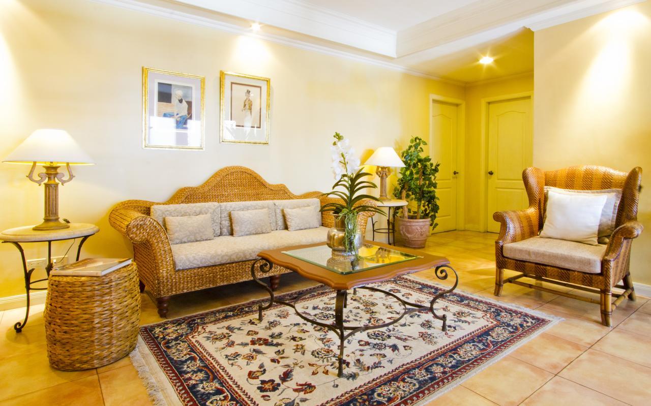 Sophia Suites Residence Hotel Cebu Bagian luar foto