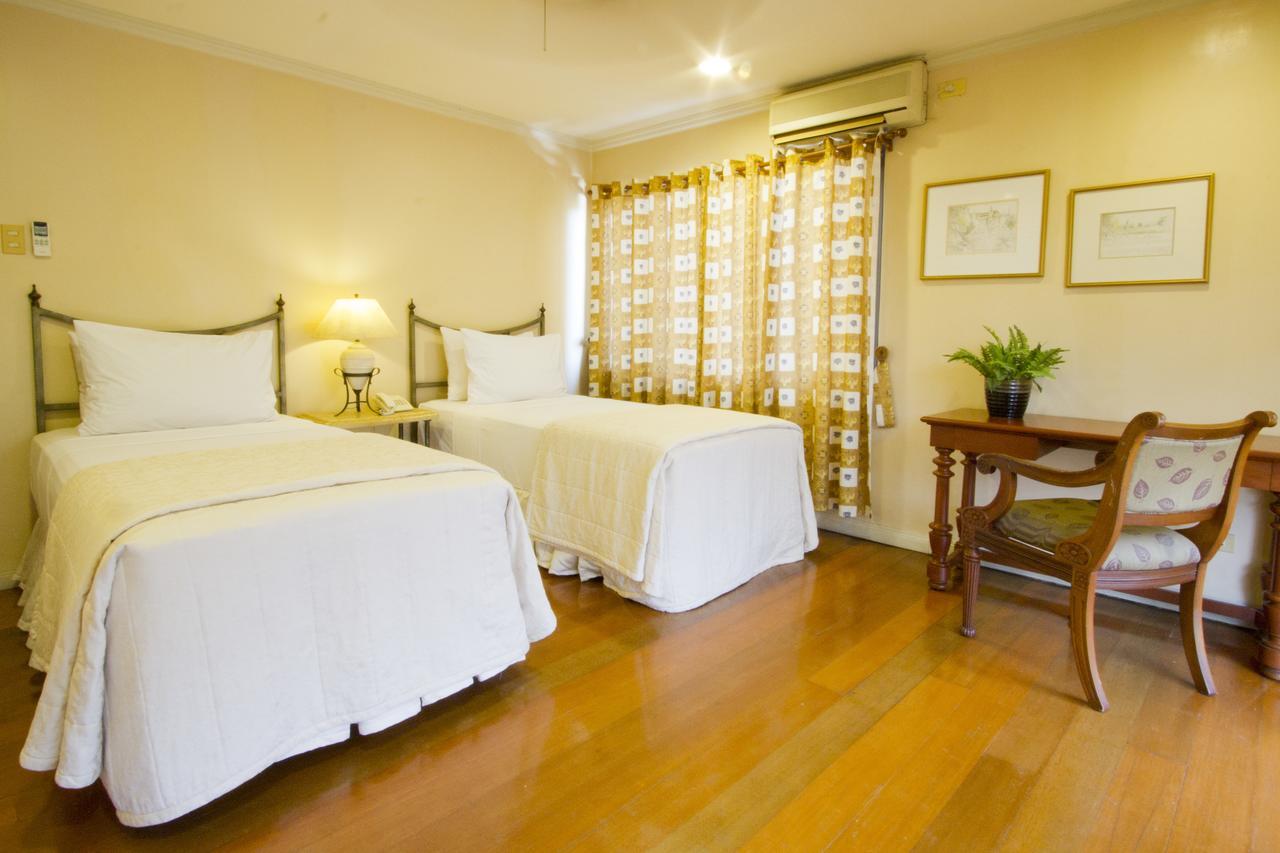 Sophia Suites Residence Hotel Cebu Bagian luar foto