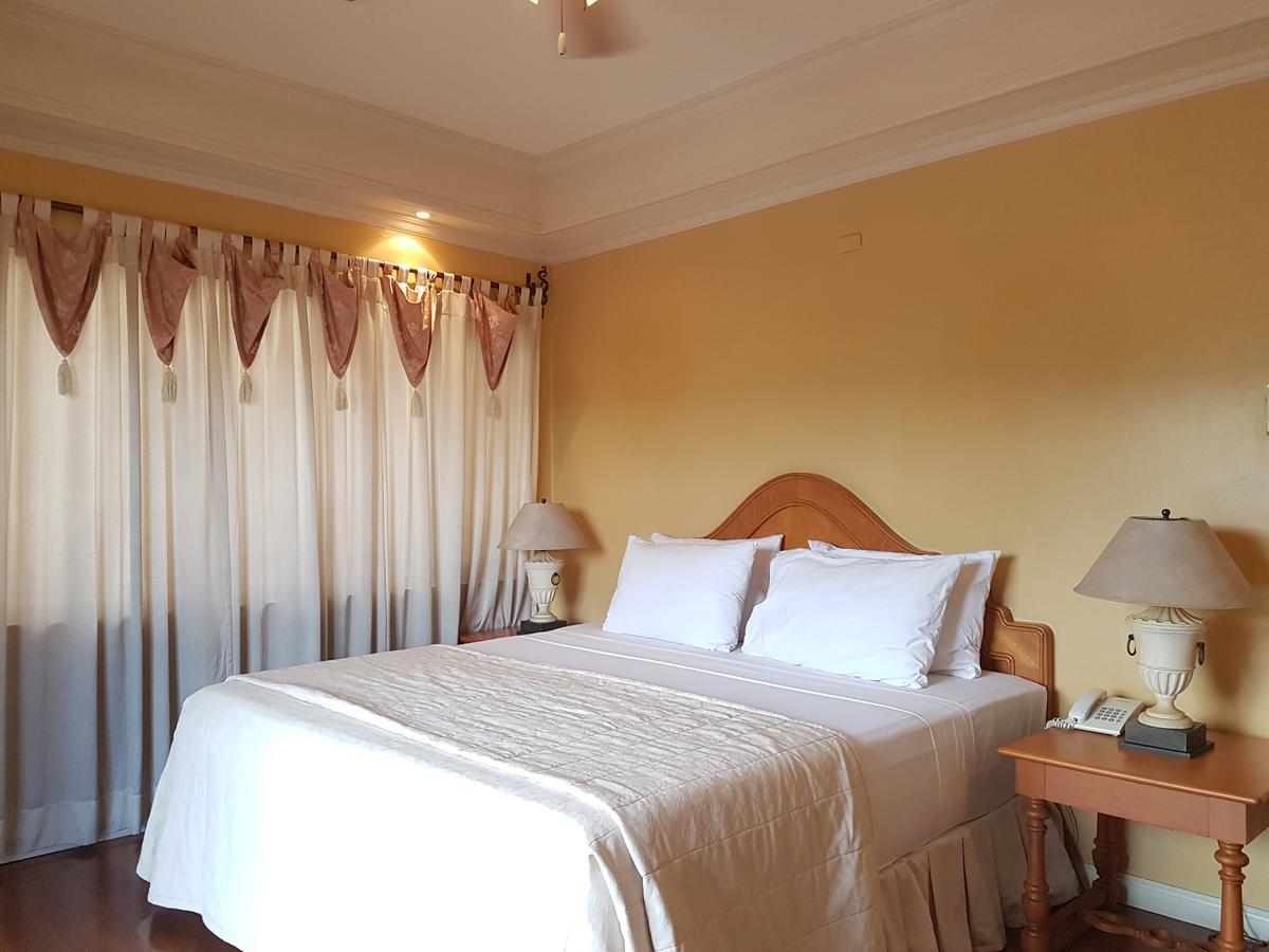 Sophia Suites Residence Hotel Cebu Bagian luar foto