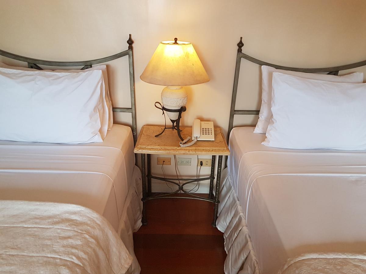 Sophia Suites Residence Hotel Cebu Bagian luar foto
