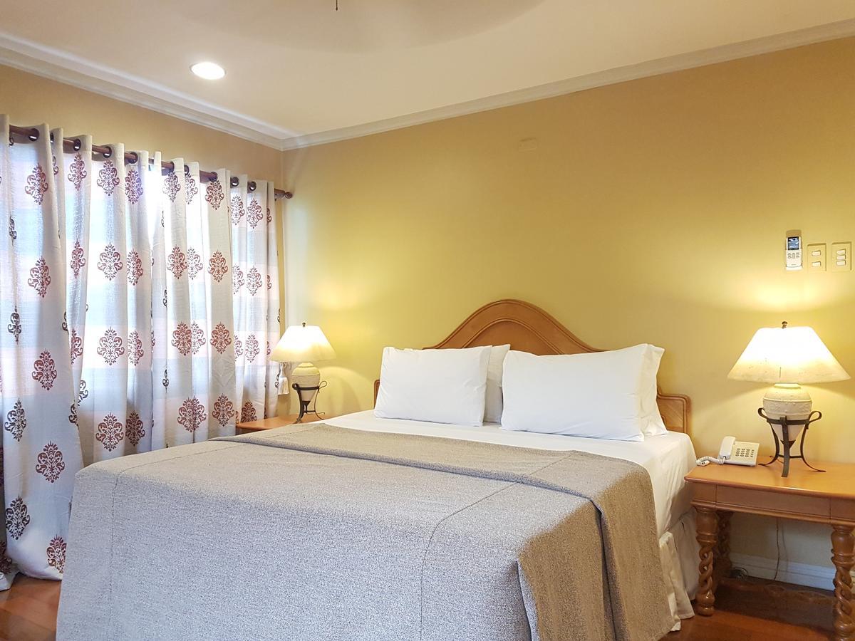 Sophia Suites Residence Hotel Cebu Bagian luar foto