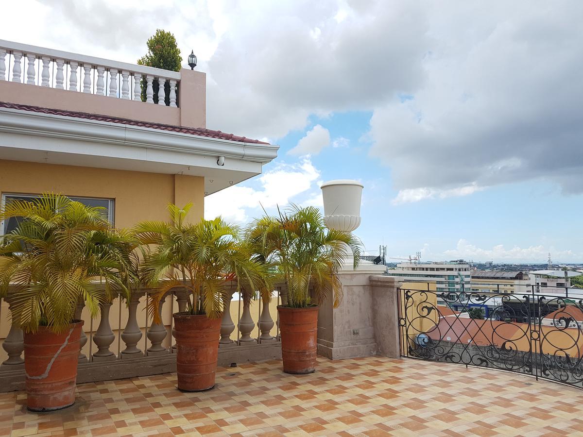 Sophia Suites Residence Hotel Cebu Bagian luar foto